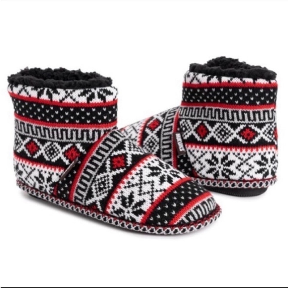 NWT Muk Luks red/black Snowflake sweater slippers